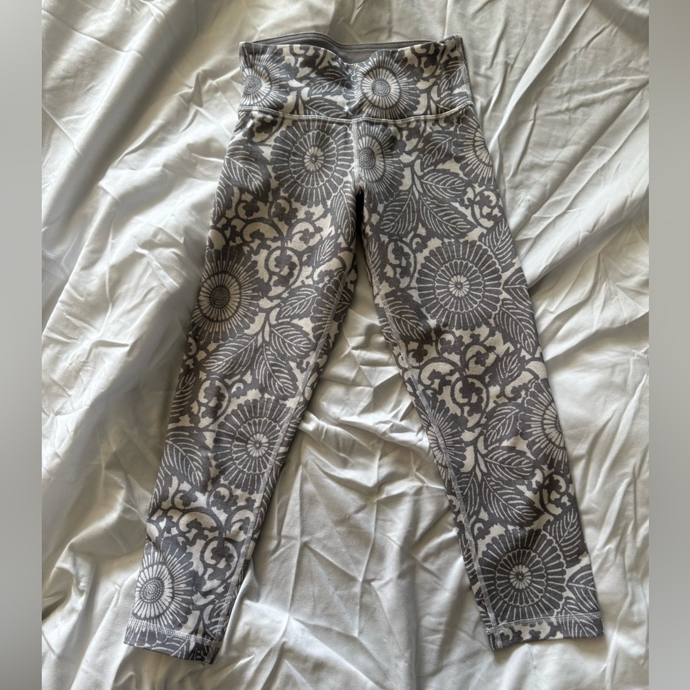Size 2 Rare Lululemom Floral Patterned Leggings